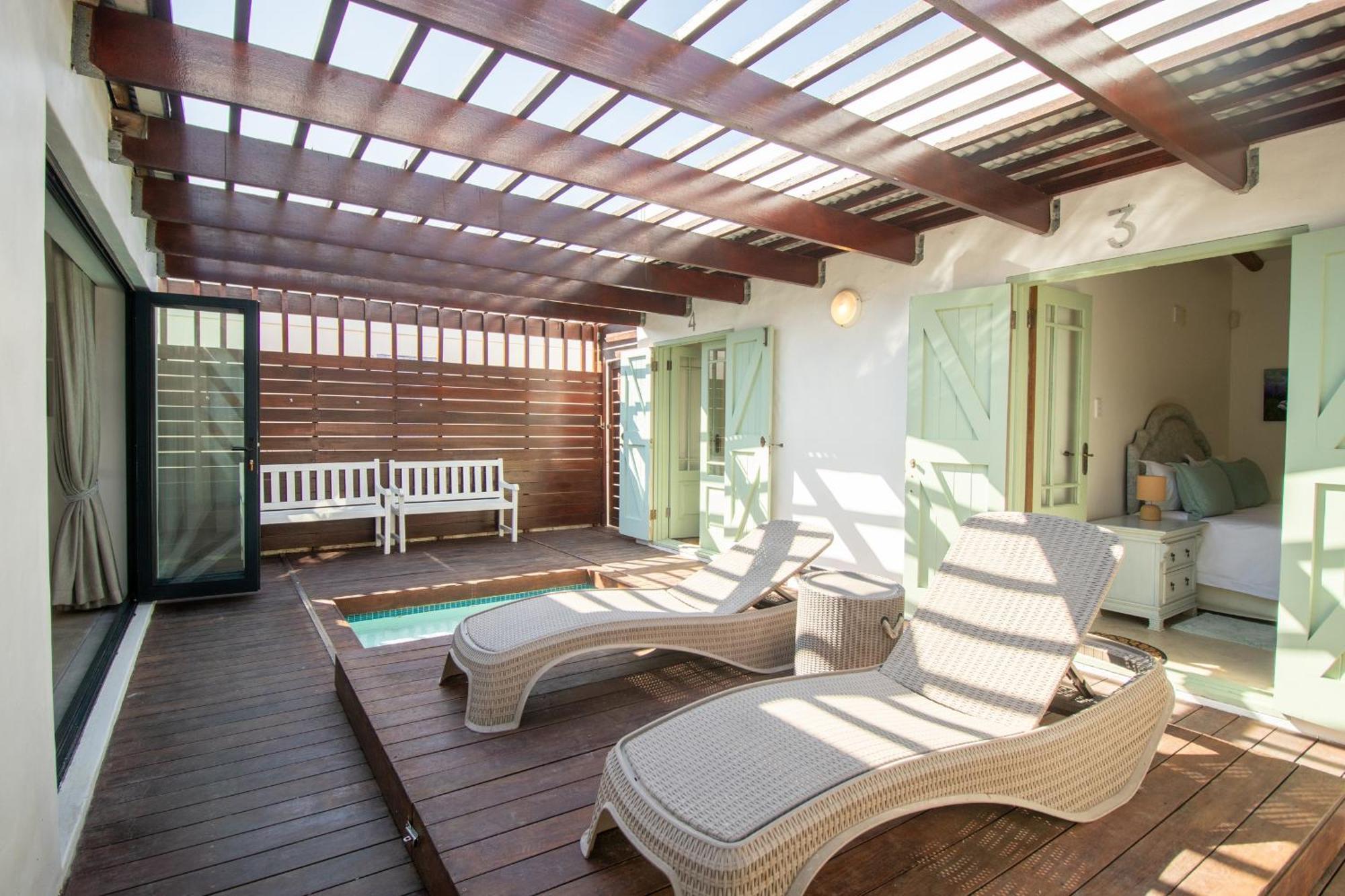 Over The Moon Paternoster Exterior foto
